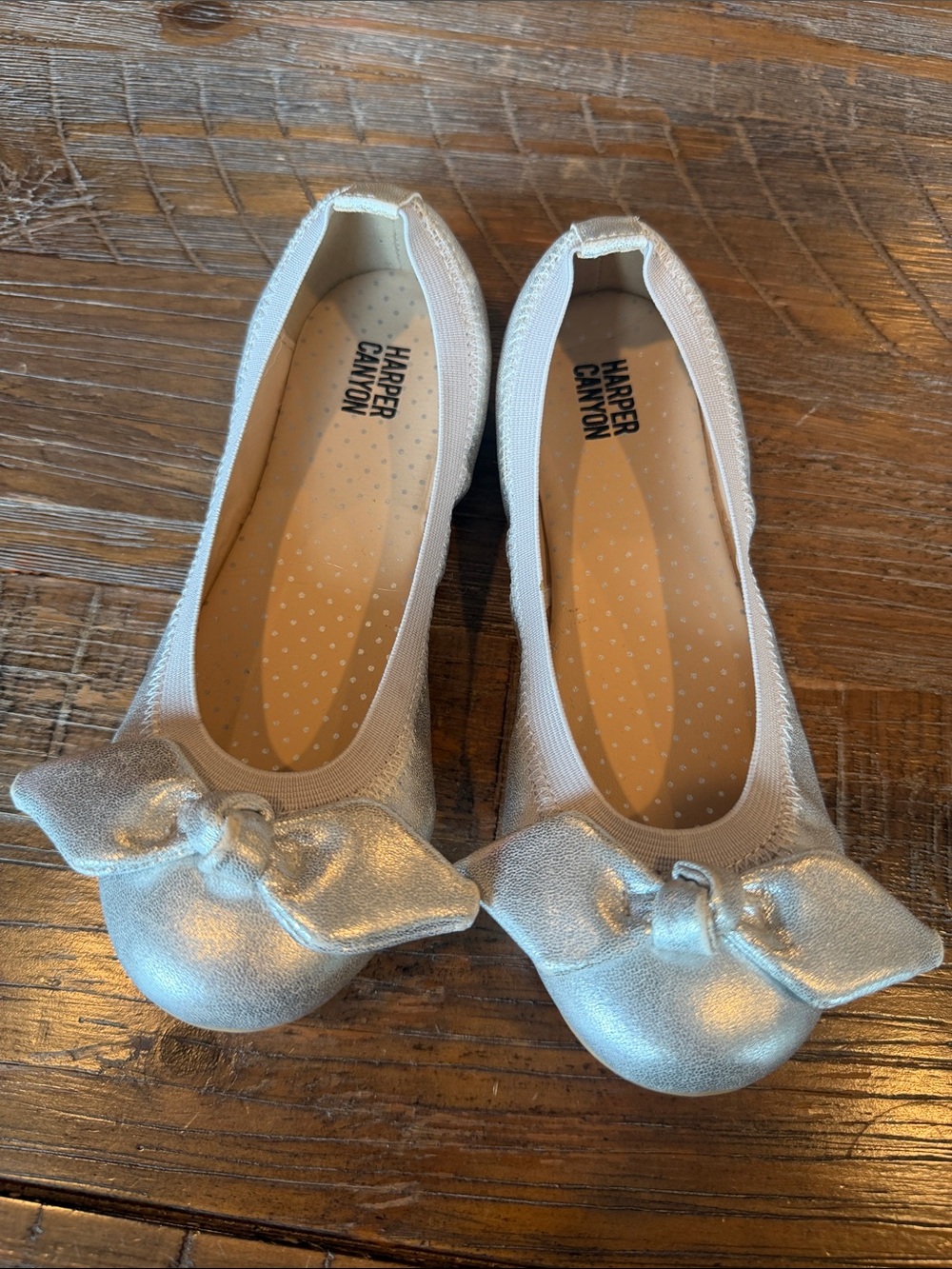 Girls dress shoes size 1 Harper Canyon Metallic Silver